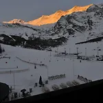 Hotel The Larix Ski-in Ski-out Saas-Fee