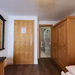 The Larix Ski-in Ski-out Hotell