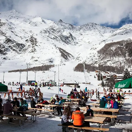 The Larix Ski-in Ski-out 酒店 萨斯费