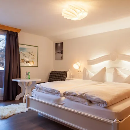 Hotel The Larix Ski-in Ski-out