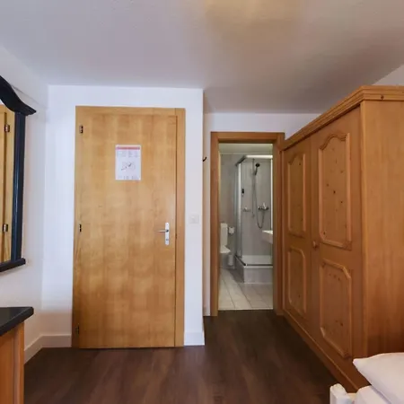 The Larix Ski-in Ski-out Hotell Saas Fee