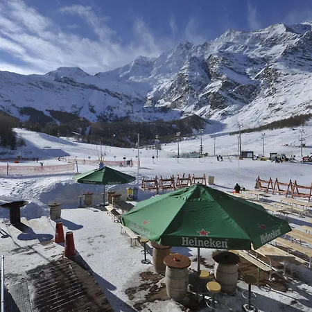 The Larix Ski-in Ski-out Hotell 3*