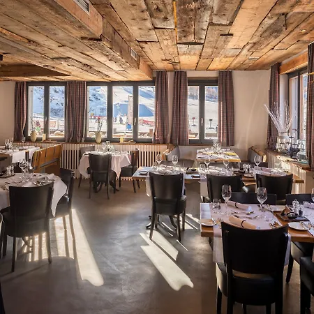 Hotel The Larix Ski-in Ski-out