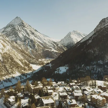 The Larix Ski-in Ski-out Hotell 3*