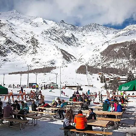 Hotel The Larix Ski-in Ski-out