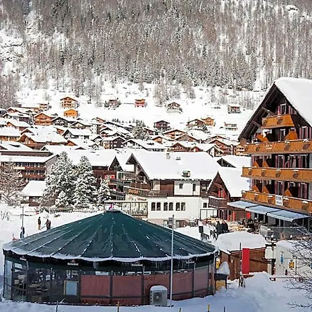 Hotel The Larix Ski-in Ski-out