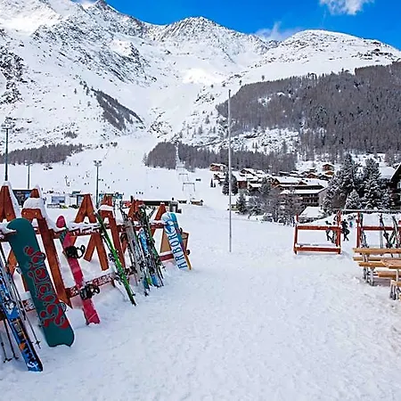 The Larix Ski-in Ski-out Hotel 3*