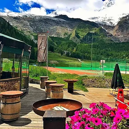 The Larix Ski-in Ski-out 3* Saas Fee
