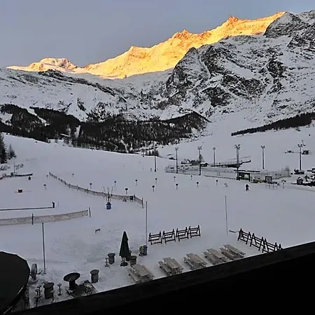 The Larix Ski-in Ski-out فندق 3*