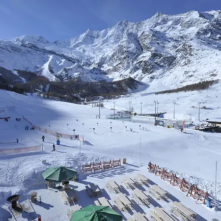 The Larix Ski-in Ski-out Hotel Saas-Fee