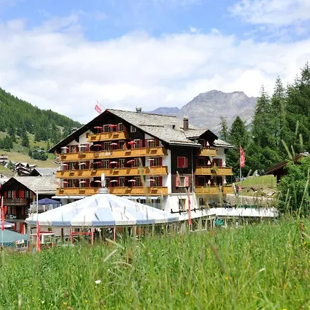 The Larix Ski-in Ski-out Hotel Saas-Fee