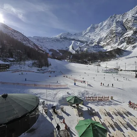 The Larix Ski-in Ski-out 3* Saas-Fee