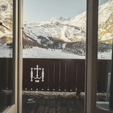 The Larix Ski-in Ski-out Hotel