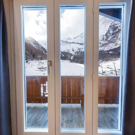 The Larix Ski-in Ski-out 3* Saas-Fee