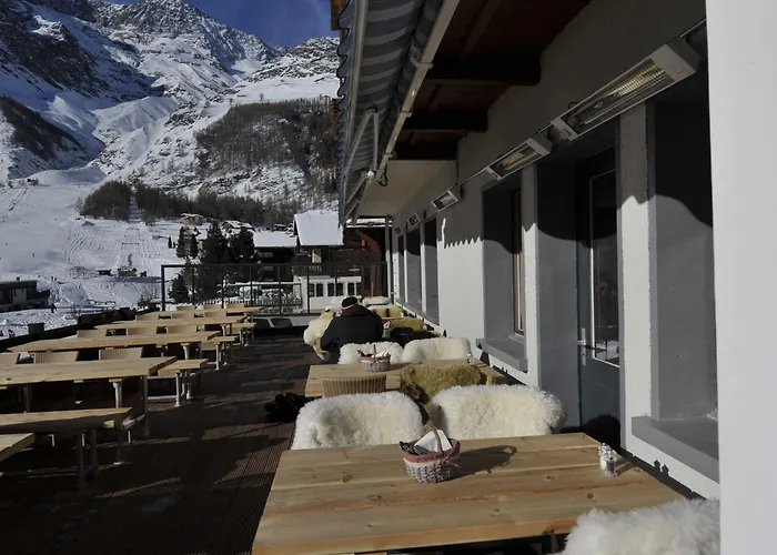 Hotel The Larix Ski-in Ski-out