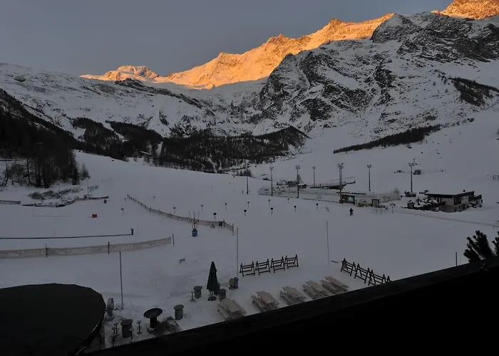 The Larix Ski-in Ski-out 3* Saas-Fee